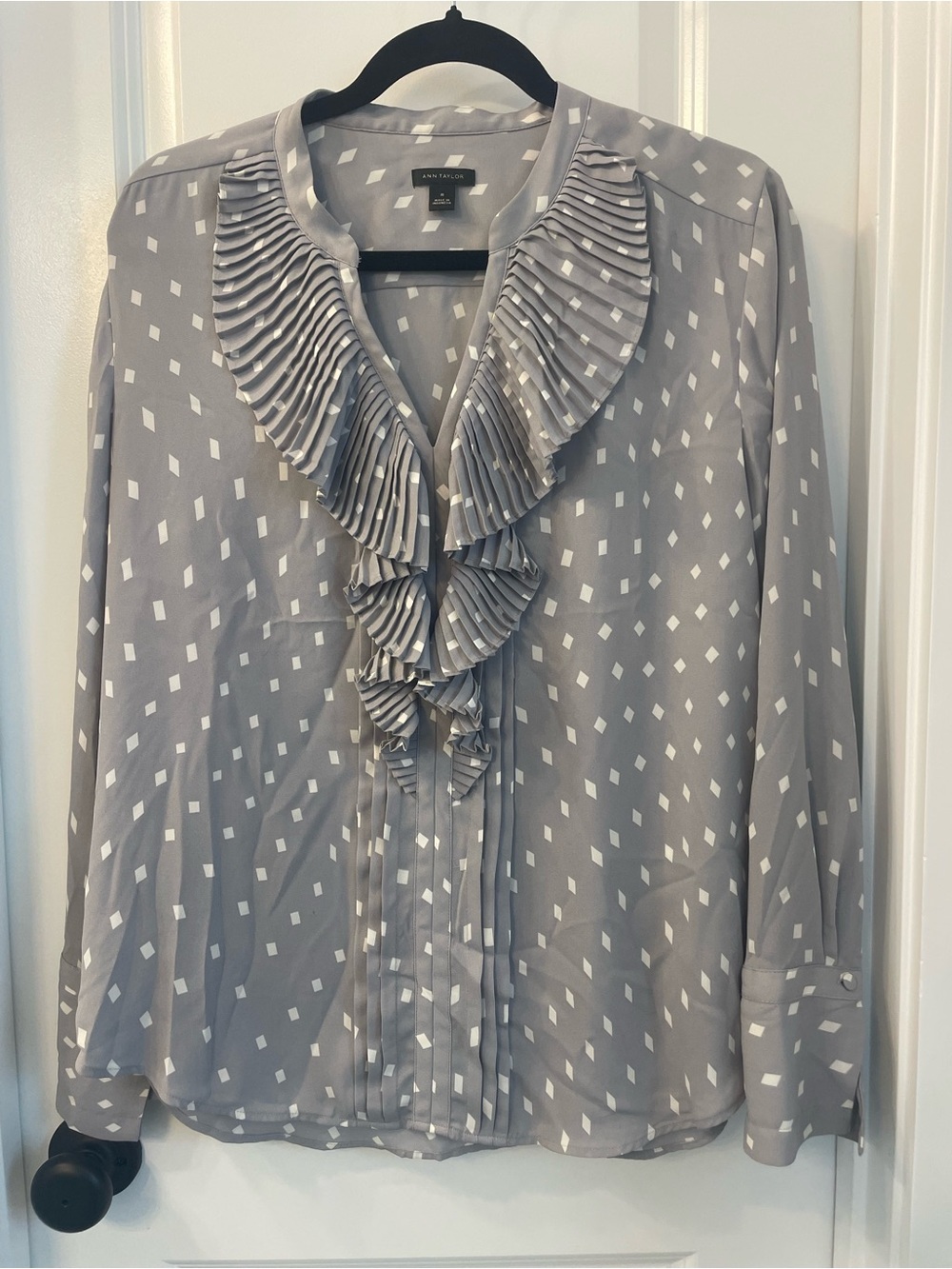 Ann Taylor Light Gray Diamond Print Ruffle Blouse